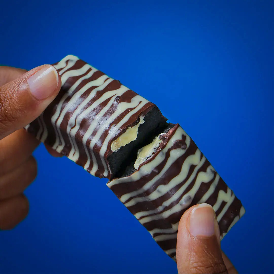 Barra de Proteína BOLD Cookies Black 60g - Caixa com 12 Unidades